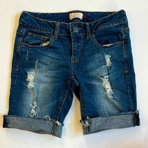 Juniors SO Bermuda mid length ripped jean shorts size 1